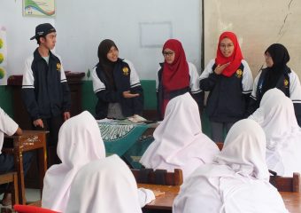 UBD Students was Teaching English during Their Community Outreach Program